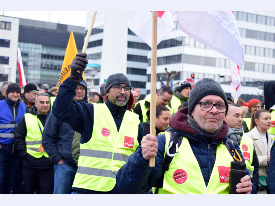 Warnstreik Luftsicherheitspersonal und Lufthansa Bodenpersonal am Flughafen Frankfurt