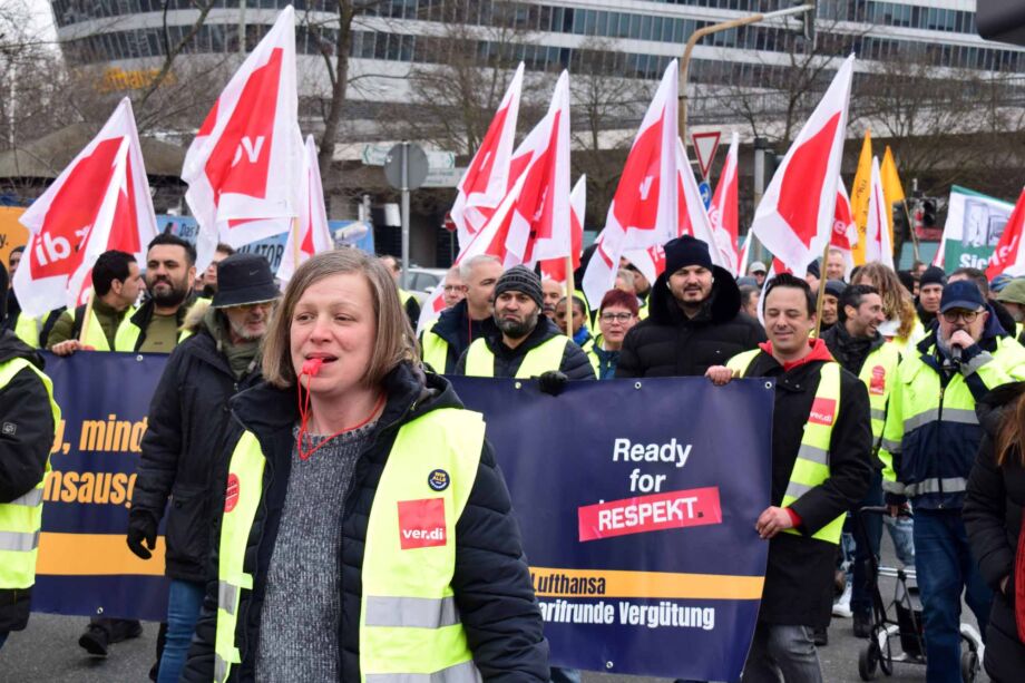 Warnstreik Luftsicherheitspersonal und Lufthansa Bodenpersonal am Flughafen Frankfurt