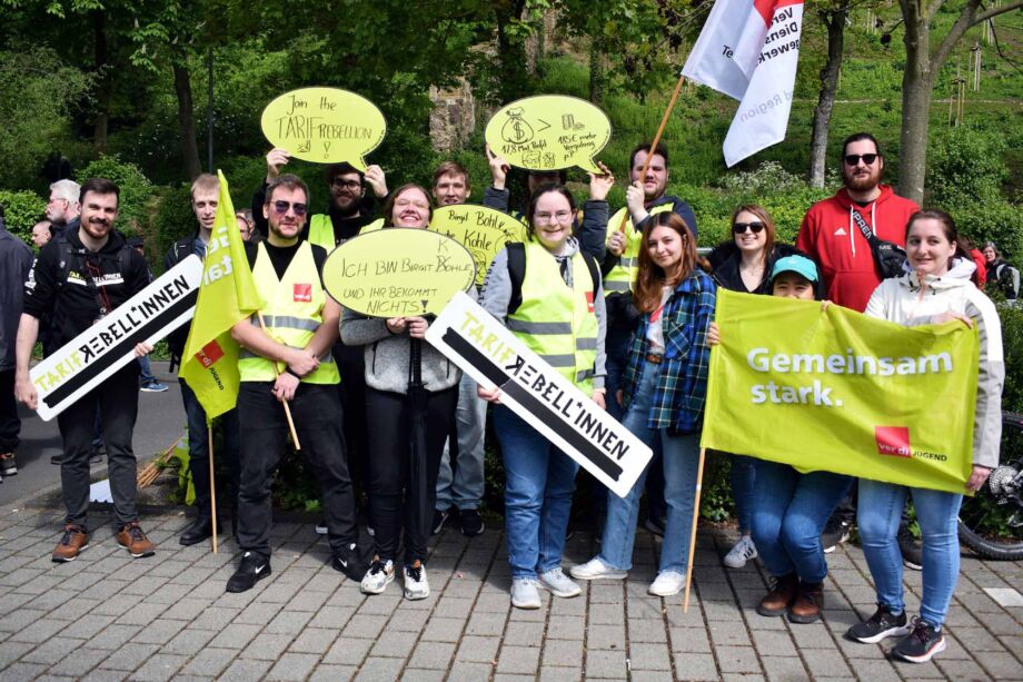 3000 Telekombeschäftigte machen in Siegburg Druck vor der zweiten Verhandlungsrunde der Tarifverhandlungen