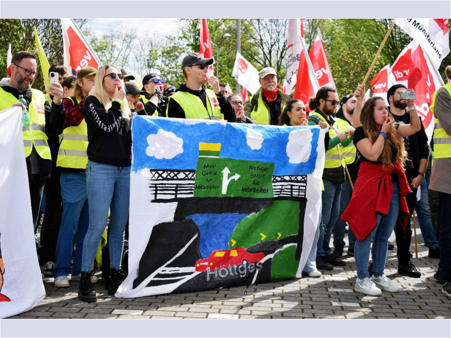 3000 Telekombeschäftigte machen in Siegburg Druck vor der zweiten Verhandlungsrunde der Tarifverhandlungen 3000 Telekombeschäftigte machen in Siegburg Druck vor der zweiten Verhandlungsrunde der Tarifverhandlungen