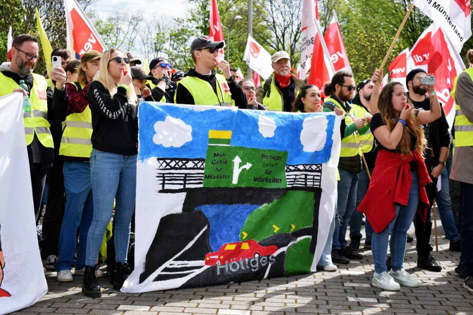 3000 Telekombeschäftigte machen in Siegburg Druck vor der zweiten Verhandlungsrunde der Tarifverhandlungen