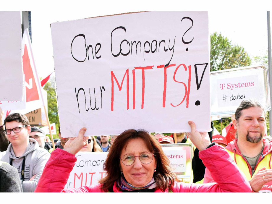 3000 Telekombeschäftigte machen in Siegburg Druck vor der zweiten Verhandlungsrunde der Tarifverhandlungen 3000 Telekombeschäftigte machen in Siegburg Druck vor der zweiten Verhandlungsrunde der Tarifverhandlungen