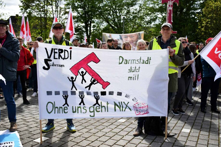 3000 Telekombeschäftigte machen in Siegburg Druck vor der zweiten Verhandlungsrunde der Tarifverhandlungen 3000 Telekombeschäftigte machen in Siegburg Druck vor der zweiten Verhandlungsrunde der Tarifverhandlungen