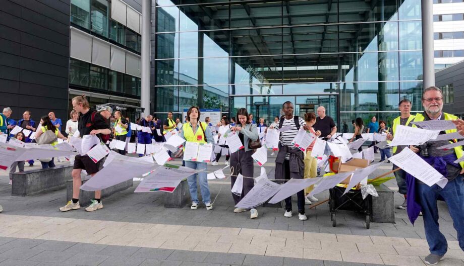 Die Beschäftigten haben 3300 Unterschriften für das Landesticket gesammelt Die Beschäftigten haben 3300 Unterschriften für das Landesticket gesammelt