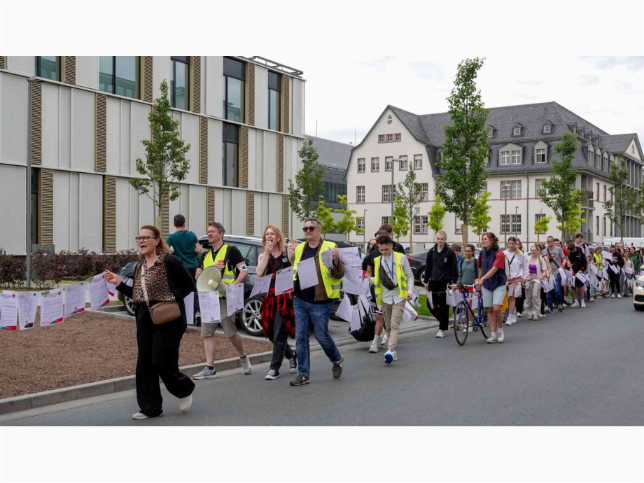 Demozug durch die Uniklinik