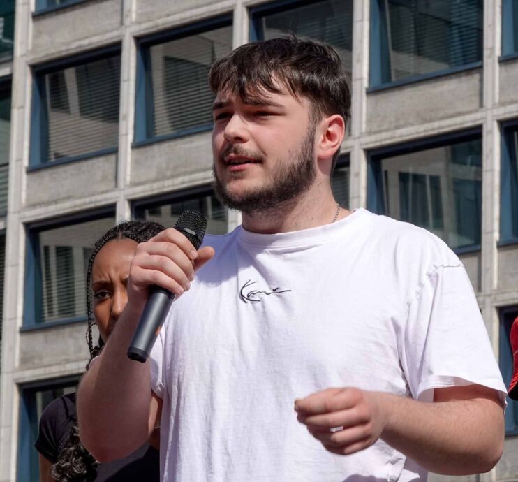 Demonstration und Kundgebung zum 1. Mai 2024 in Frankfurt am Main Demonstration und Kundgebung zum 1. Mai 2024 in Frankfurt am Main