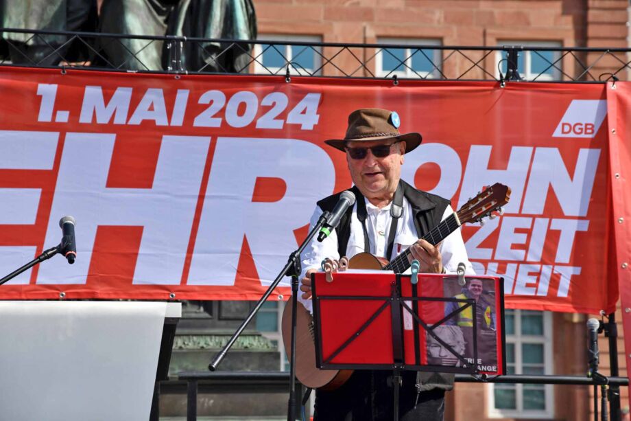 Mai-Kundgebung und Maifest in Hanau Mai-Kundgebung und Maifest in Hanau