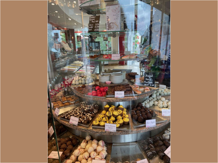 Volles Schaufenster, zum Reinbeissen!!