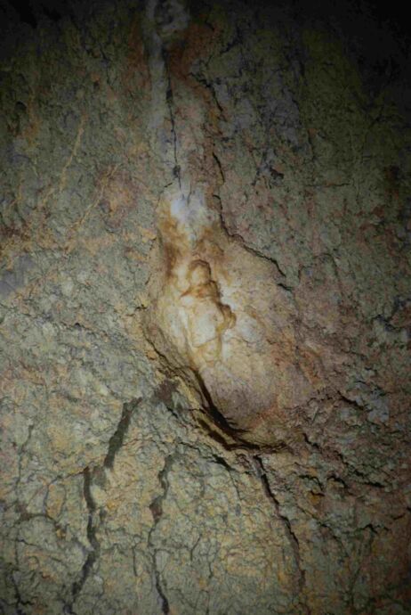 Gestalt in der Höhle Gestalt in der Höhle