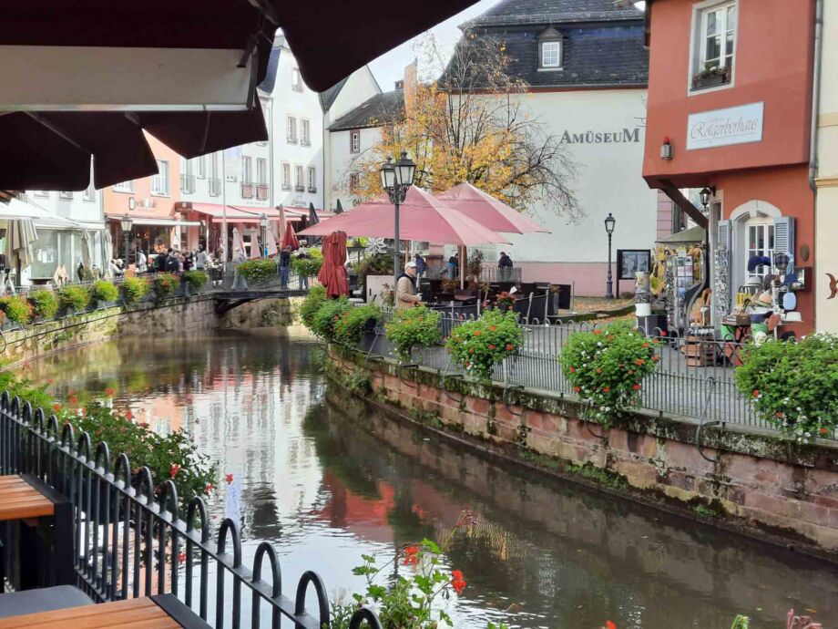 Leukbach mit Blick aus Amüseum Leukbach mit Blick aus Amüseum