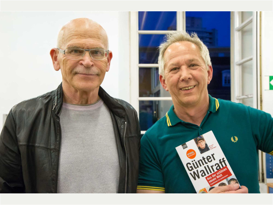 Mit Günter Wallraff anlässlich der Ausstellungseröffnung "Prekäre Arbeit" im Mai 2014 in der Stadtbibliothek in Offenbach Mit Günter Wallraff anlässlich der Ausstellungseröffnung "Prekäre Arbeit" im Mai 2014 in der Stadtbibliothek in Offenbach