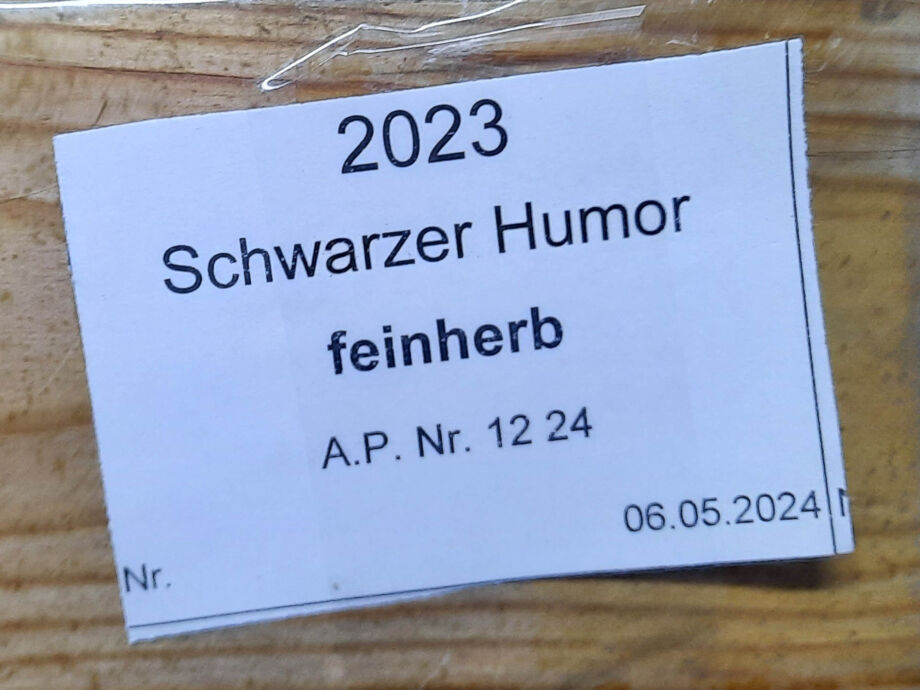 Schwarzer Humor - ein Wein vom Weingut Apel Schwarzer Humor - ein Wein vom Weingut Apel