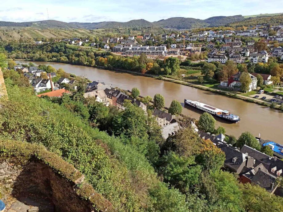 Blick von der Burg auf die Saar Blick von der Burg auf die Saar