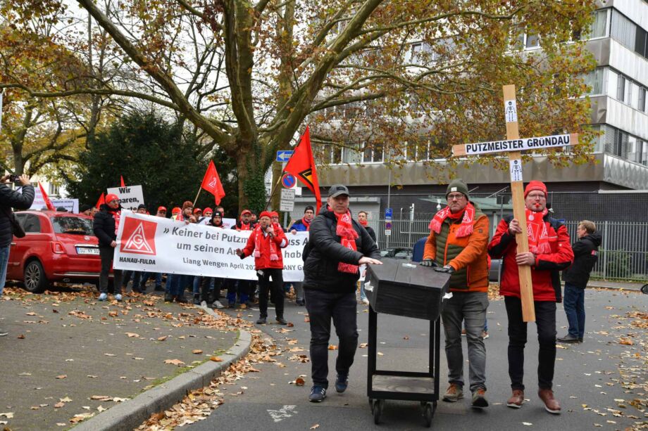 Auf dem Weg zur chinesischen Botschaft on Frankfurt am Main Auf dem Weg zur chinesischen Botschaft on Frankfurt am Main