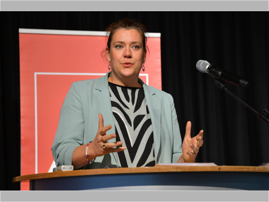 ohanna Wenckebach, Justiziarin IG Metall Vorstand: "Die IG Metall im Kampf um Arbeitszeit und bessere Arbeitsbedingungen" Johanna Wenckebach, Justiziarin IG Metall Vorstand: "Die IG Metall im Kampf um Arbeitszeit und bessere Arbeitsbedingungen"