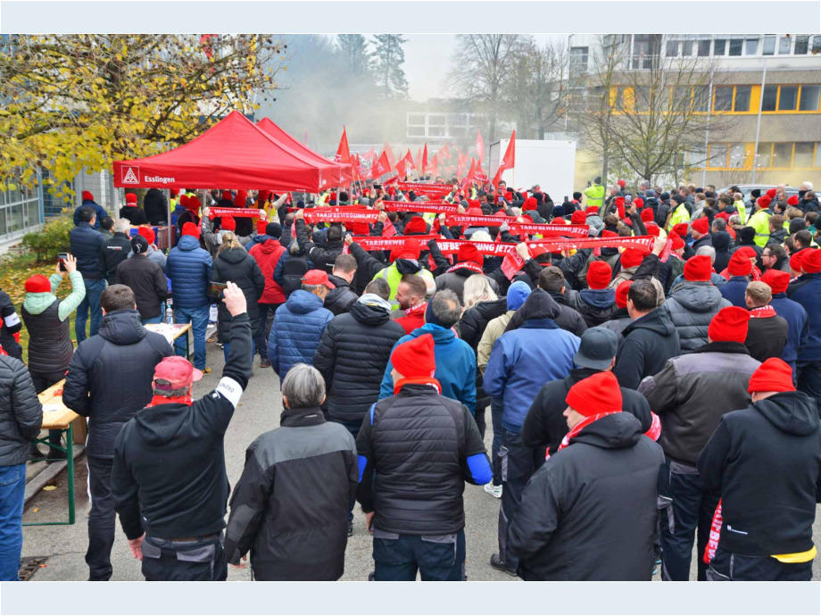 Streikversammlung vor dem Tor