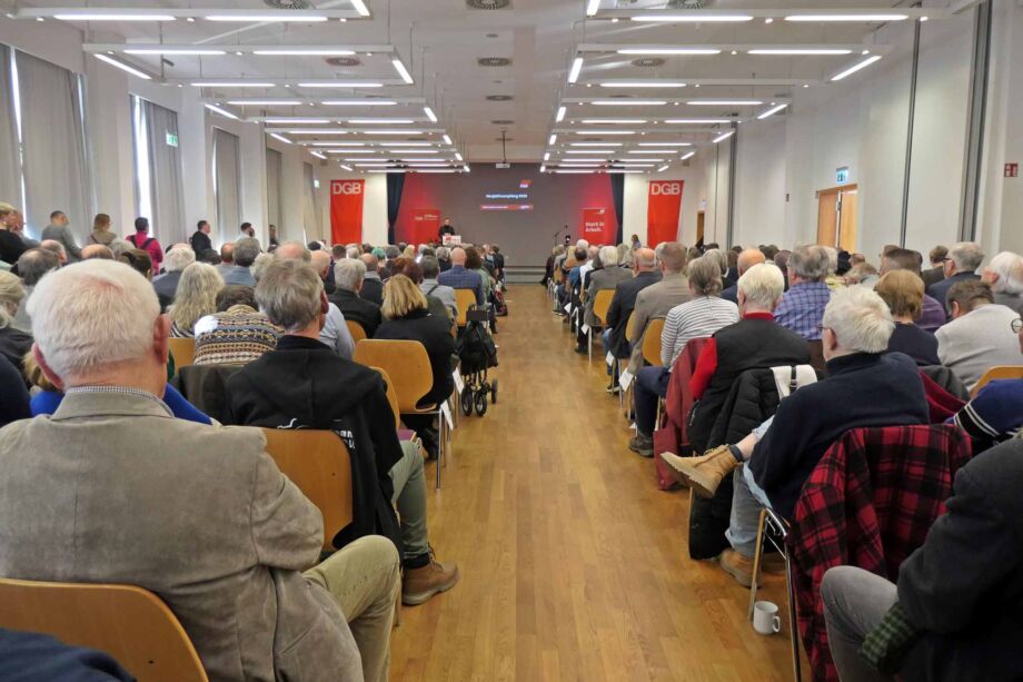 Der Saal war voll Der Saal war voll