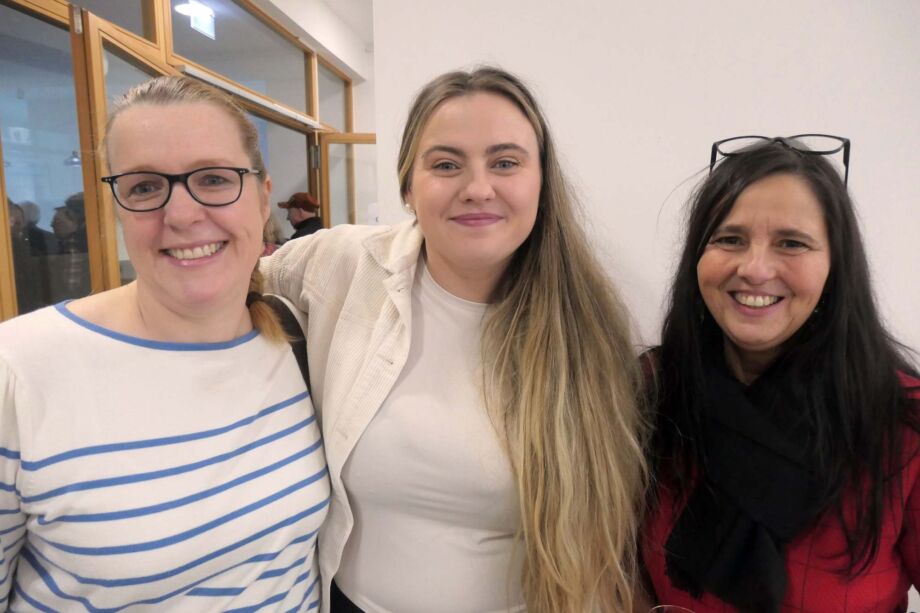 Fröhliche Kolleginnen Fröhliche Kolleginnen