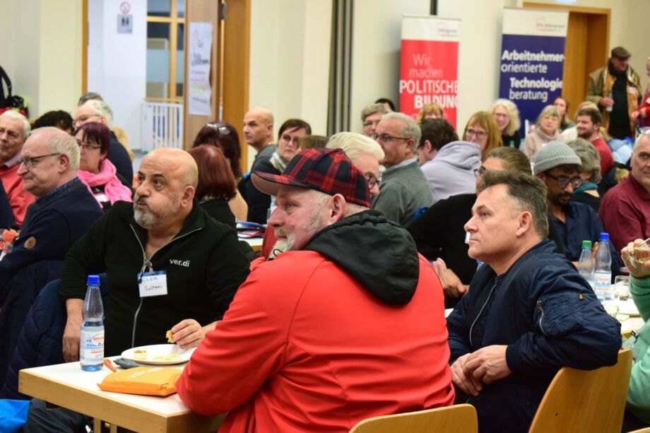 Voller Saal im Gewerkschaftshaus Voller Saal im Gewerkschaftshaus