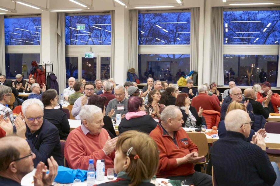 Voller Saal im Gewerkschaftshaus Voller Saal im Gewerkschaftshaus
