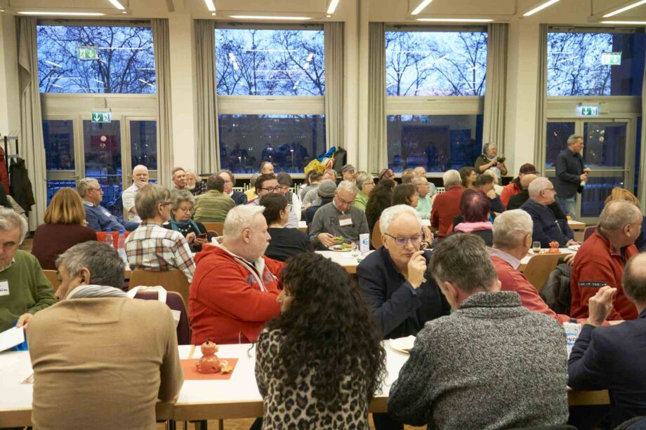 Voller Saal im Gewerkschaftshaus Voller Saal im Gewerkschaftshaus