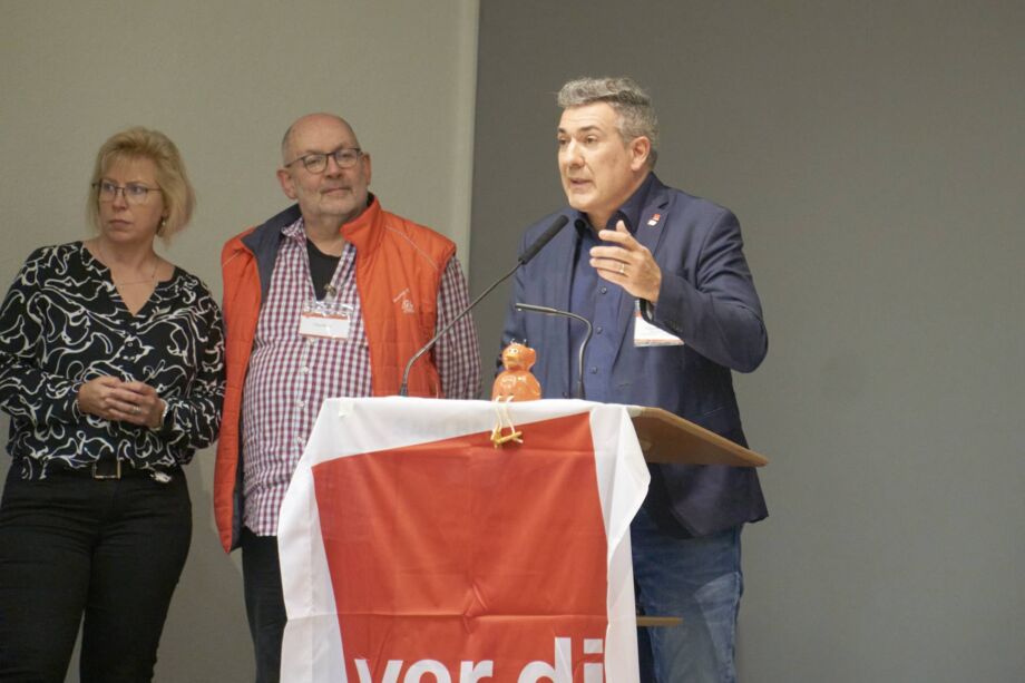 Begrüßung von Alexander Klein, Bezirksgeschäftsführung verdi Begrüßung von Alexander Klein, Bezirksgeschäftsführung verdi