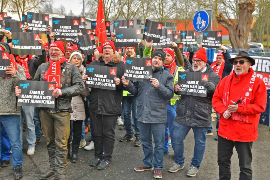 Aktive Mittagspause gegen die geplante Standortschliessung bei Mehler Texnologies in Fulda Aktive Mittagspause gegen die geplante Standortschliessung bei Mehler Texnologies in Fulda