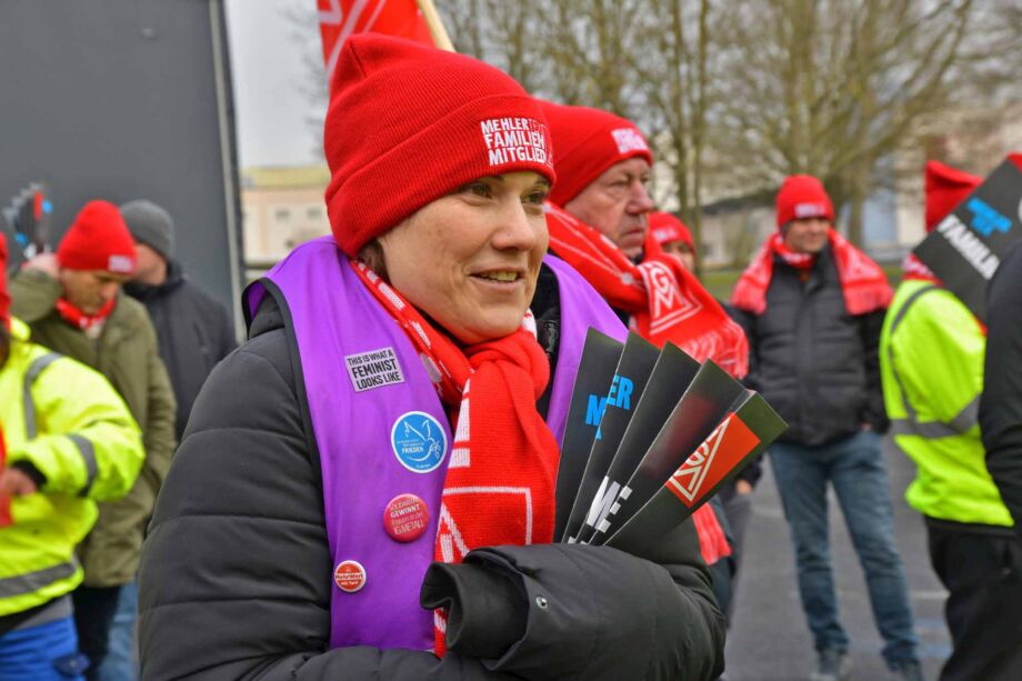 Aktive Mittagspause gegen die geplante Standortschliessung bei Mehler Texnologies in Fulda Aktive Mittagspause gegen die geplante Standortschliessung bei Mehler Texnologies in Fulda