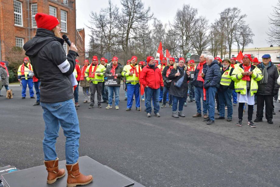 Aktive Mittagspause gegen die geplante Standortschliessung bei Mehler Texnologies in Fulda Aktive Mittagspause gegen die geplante Standortschliessung bei Mehler Texnologies in Fulda