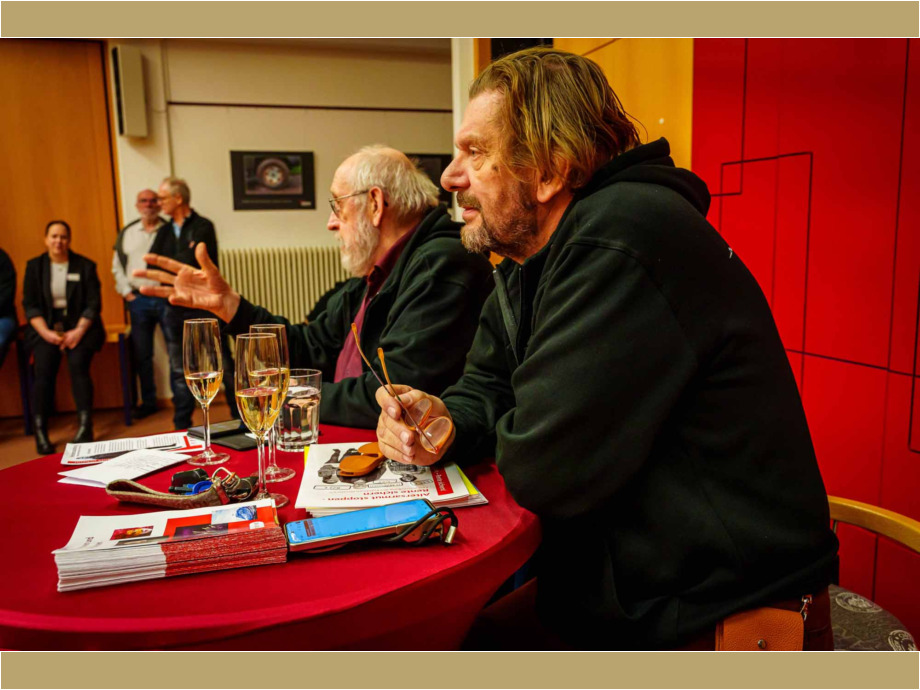 Manfred Semmler, Vorsitzender des Vereins Fototeam Hessen e.V., berichtet aus der Entstehungsgeschichte des Fototeams Manfred Semmler, Vorsitzender des Vereins Fototeam Hessen e.V., berichtet aus der Entstehungsgeschichte des Fototeams