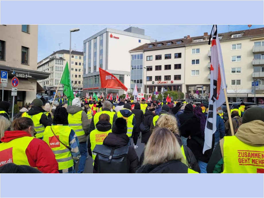 Demonstrationszug durch die Innenstadt Demonstrationszug durch die Innenstadt