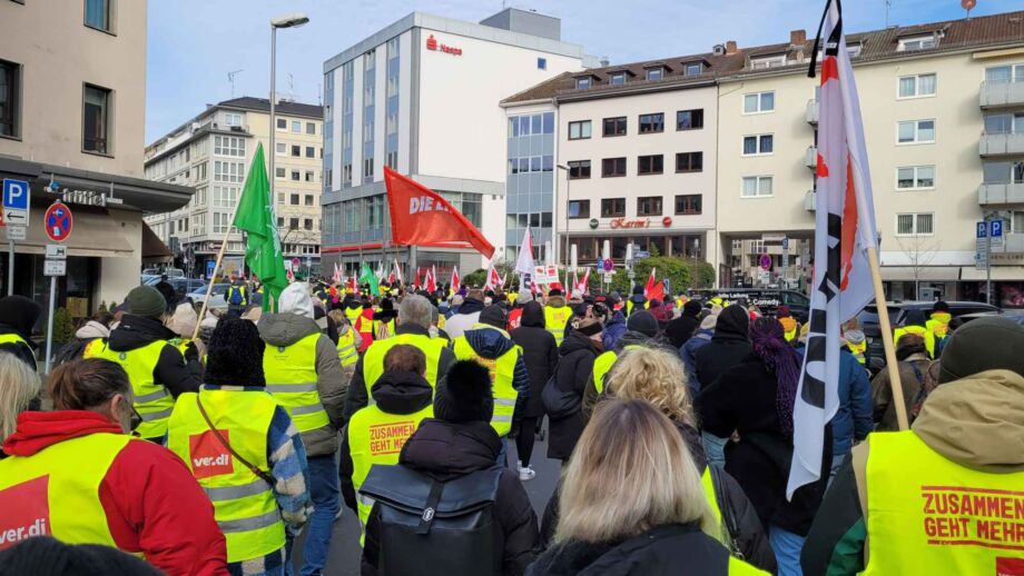 Demonstrationszug durch die Innenstadt Demonstrationszug durch die Innenstadt