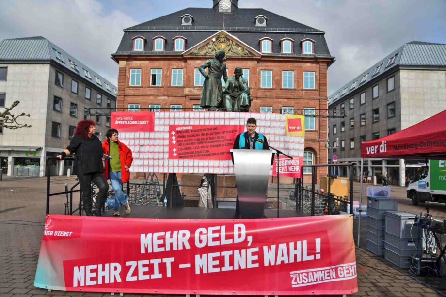 Kundgebung auf dem Hanauer Marktplatz