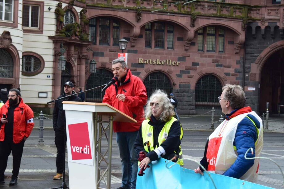 Alex Klein, Geschäftsführer des ver.di-Bezirks Frankfurt Alex Klein, Geschäftsführer des ver.di-Bezirks Frankfurt