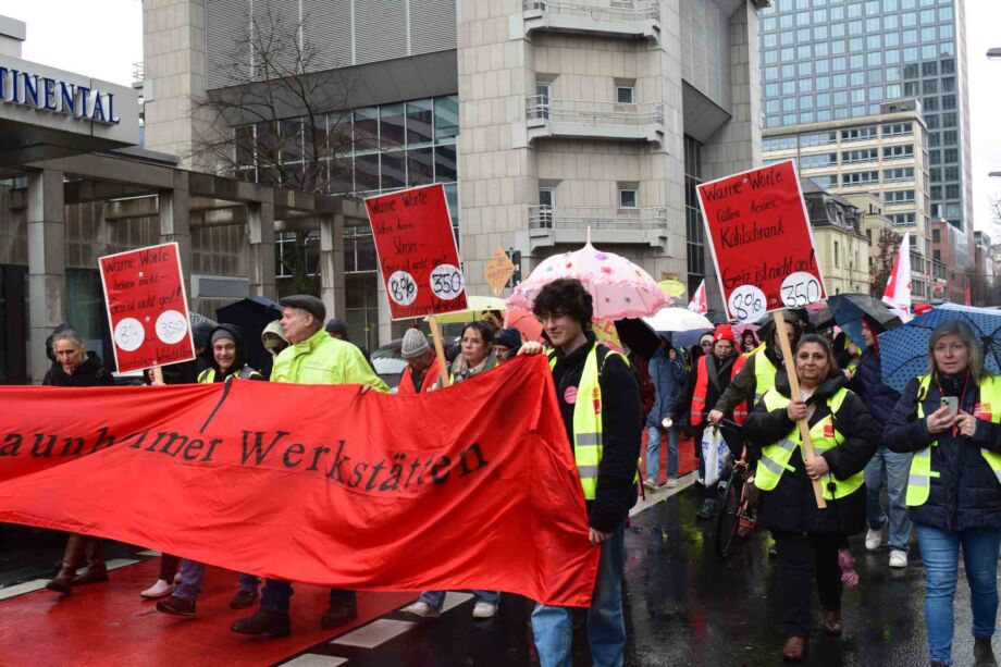 Trotz Regen sind viele gekommen Trotz Regen sind viele gekommen
