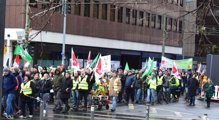 Demozug durch die Stadt Demozug durch die Stadt