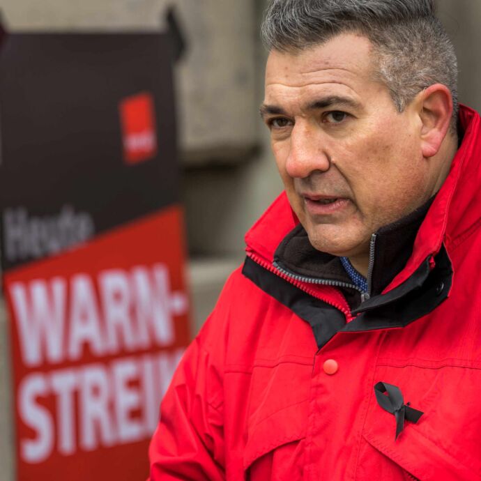 Alex Klein, Bezirksgeschäftsführer von ver.di Alex Klein, Bezirksgeschäftsführer von ver.di