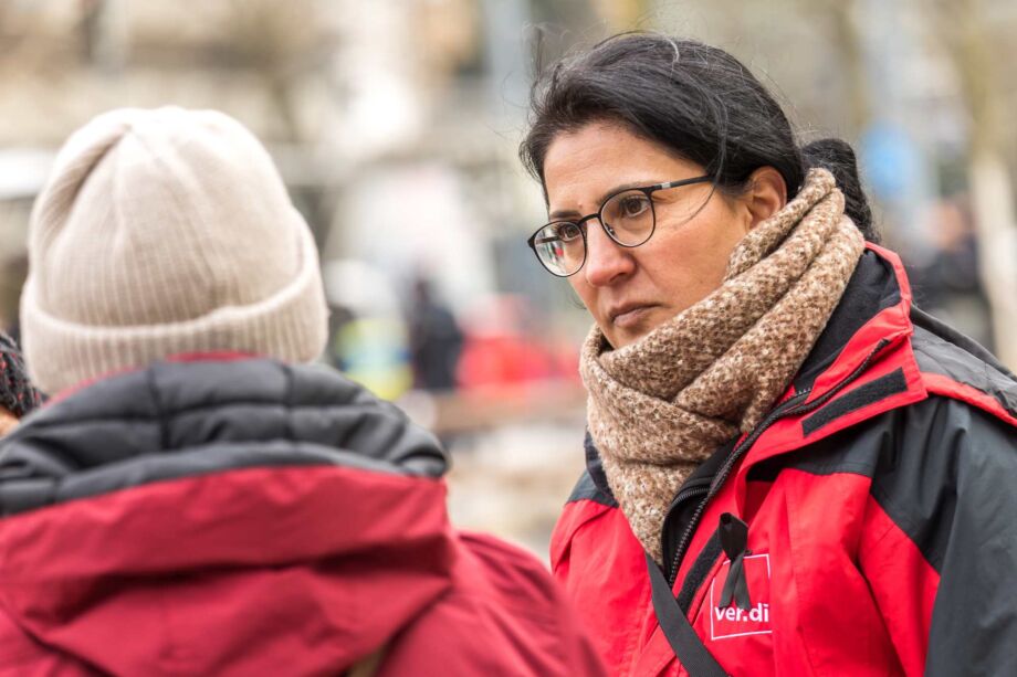 Özlem Weigl. Gewerkschaftssekretärin bei ver.di Özlem Weigl. Gewerkschaftssekretärin bei ver.di