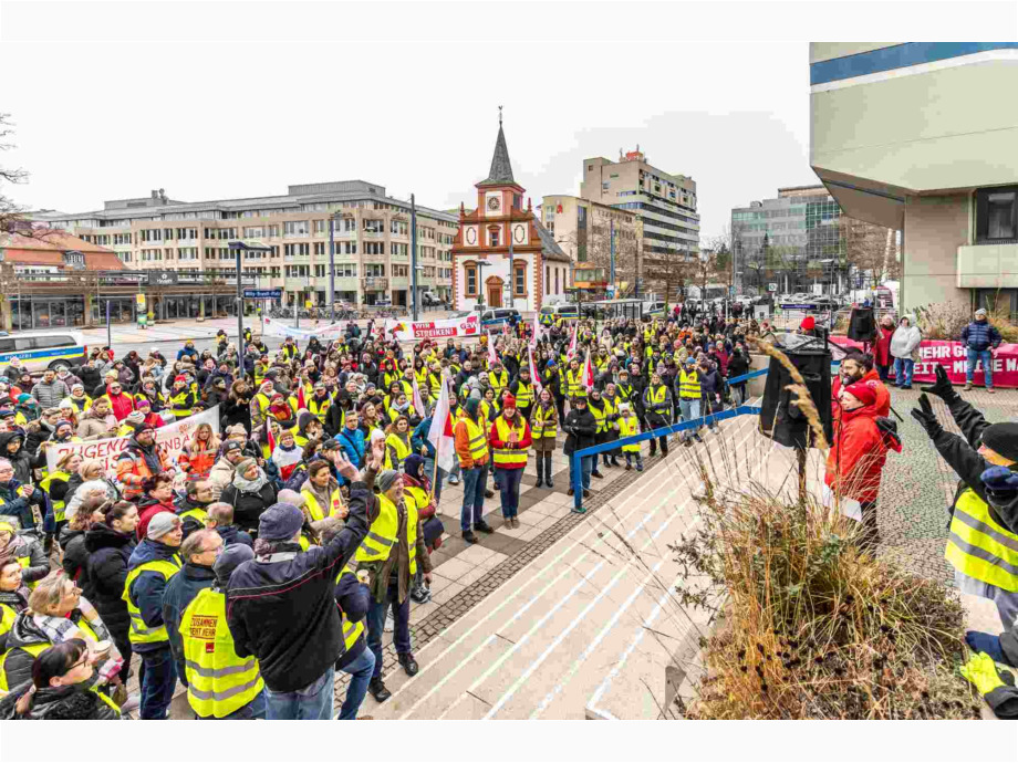 vor dem Offenbacher Rathaus vor dem Offenbacher Rathaus