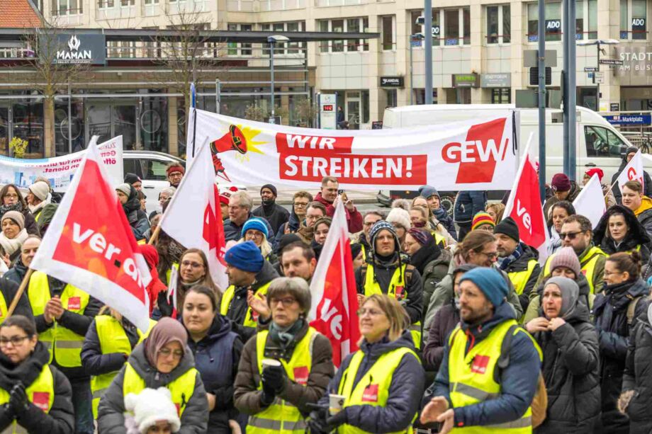 Wir sind sichtbar! Wir sind spürbar! Wir sind sichtbar! Wir sind spürbar!