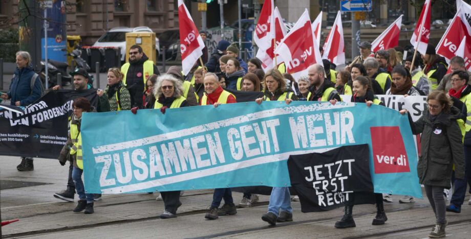 Demozug durch die Stadt Demozug durch die Stadt