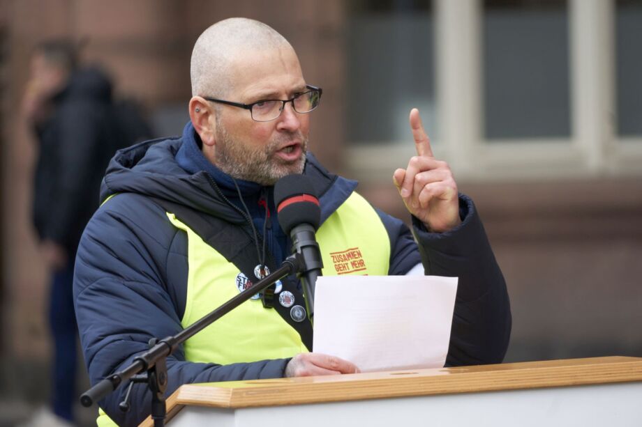 Die Betriebe des Öffentlichen Dienstes brauchen dringend eine Verbesserung ihrer Vergütung, eine geringere Belastung und bessere Arbeitszeiten Die Betriebe des Öffentlichen Dienstes brauchen dringend eine Verbesserung ihrer Vergütung, eine geringere Belastung und bessere Arbeitszeiten