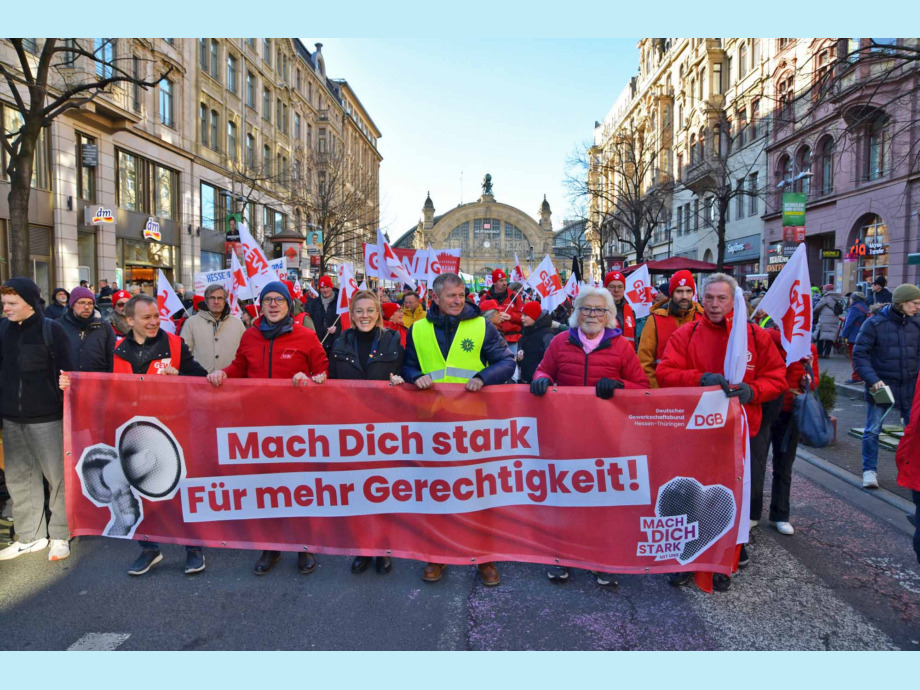 2500 Beamte und Beamtinnen demonstrieren in Frankfurt