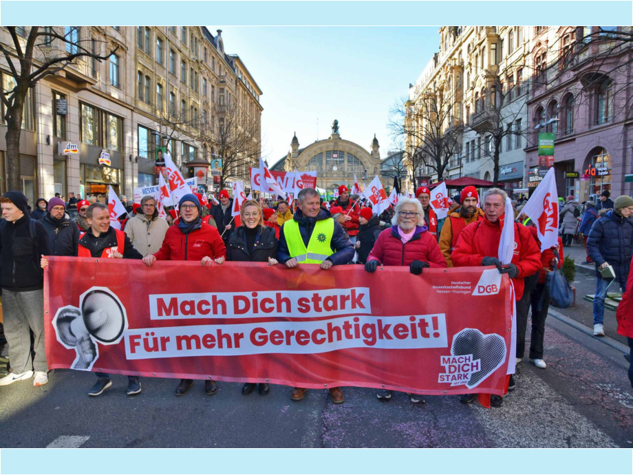2500 Beamte und Beamtinnen demonstrieren in Frankfurt
