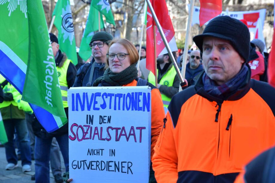 2500 Beamte und Beamtinnen demonstrieren in Frankfurt 2500 Beamte und Beamtinnen demonstrieren in Frankfurt