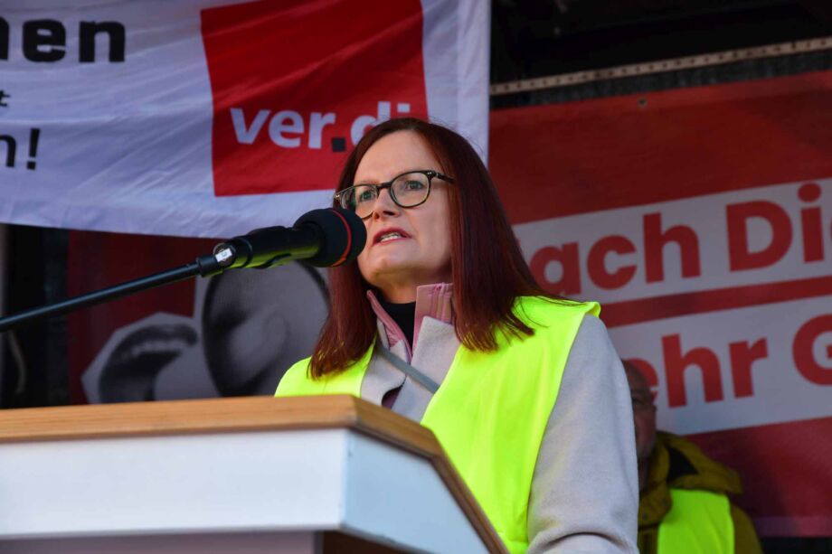 2500 Beamte und Beamtinnen demonstrieren in Frankfurt 2500 Beamte und Beamtinnen demonstrieren in Frankfurt