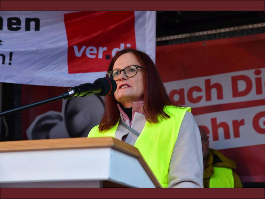 2500 Beamte und Beamtinnen demonstrieren in Frankfurt