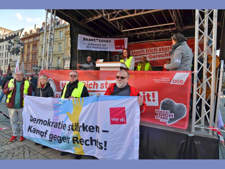 2500 Beamte und Beamtinnen demonstrieren in Frankfurt