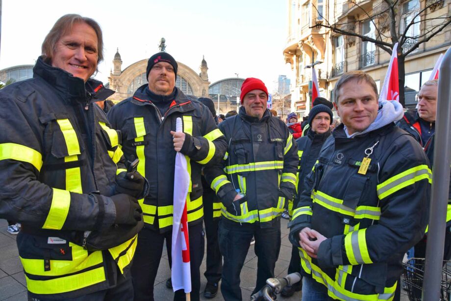 2500 Beamte und Beamtinnen demonstrieren in Frankfurt 2500 Beamte und Beamtinnen demonstrieren in Frankfurt