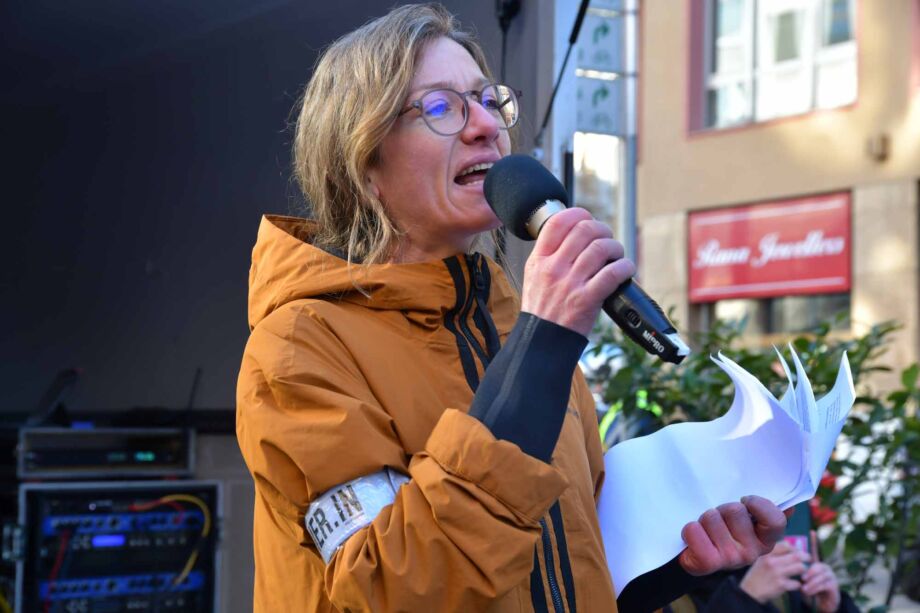 2500 Beamte und Beamtinnen demonstrieren in Frankfurt 2500 Beamte und Beamtinnen demonstrieren in Frankfurt